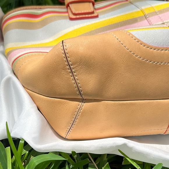 Vintage Coach Hampton Daisy Multicolored Tote with Original Dust-bag - Picture 7 of 13